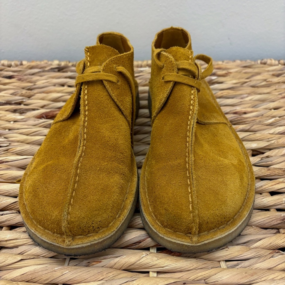 Clarks Originals Suede Chukka Mustard boot - Picture 3 of 10